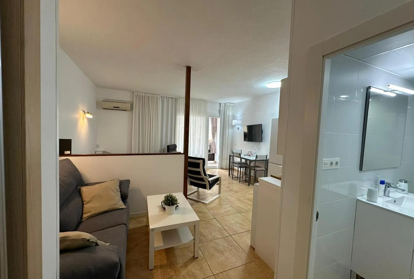Ama611 - Terraza, Wifi, Playa La Carihuela A 100 Metros Apartment Torremolinos Spain